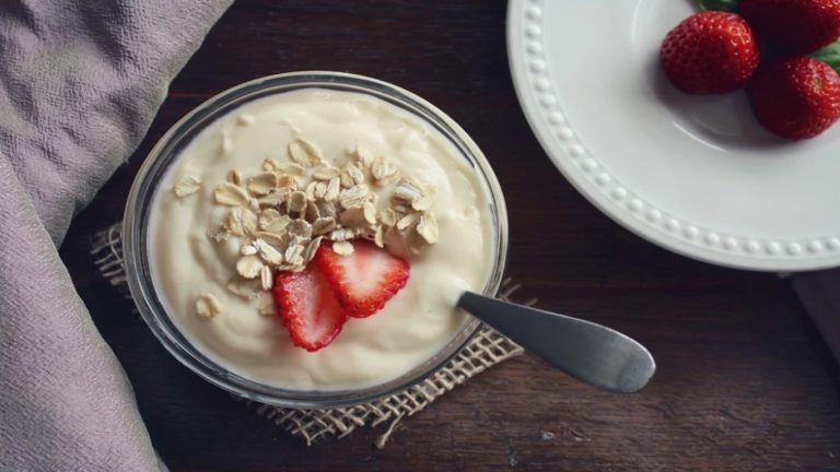 5 Things You Can Eat with Yogurt and Keep Diseases Away