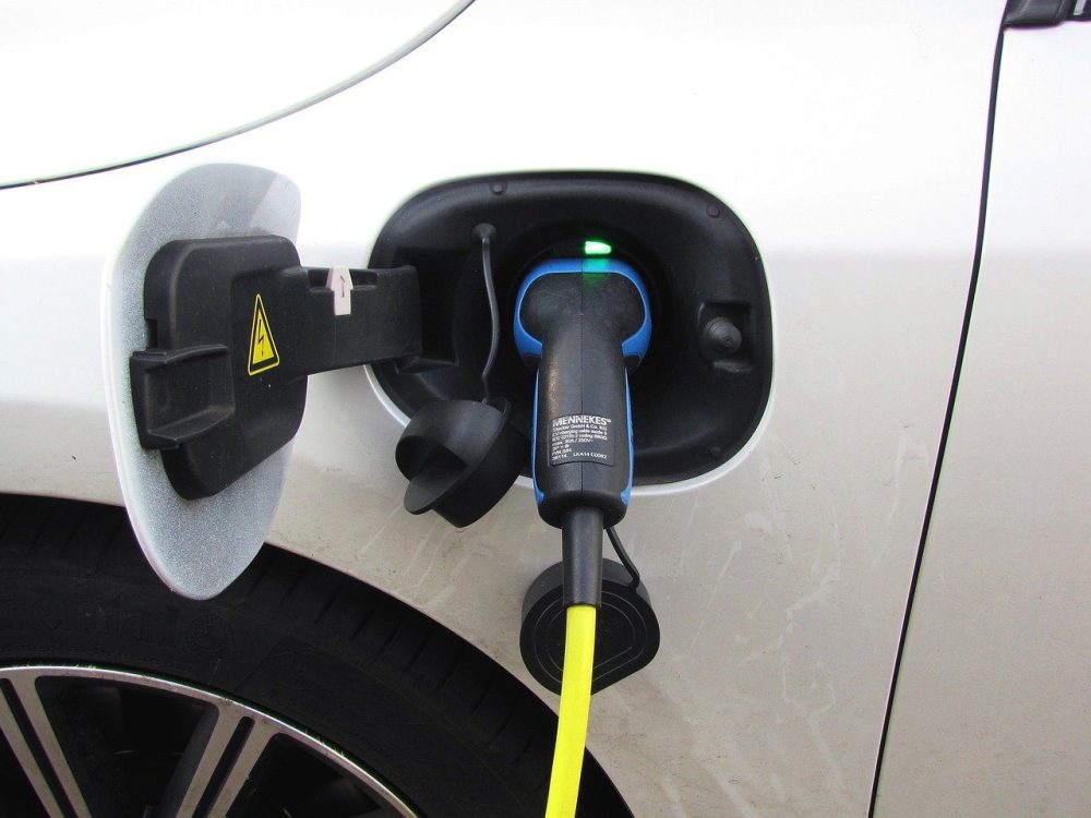 Hybrid Car Plug in