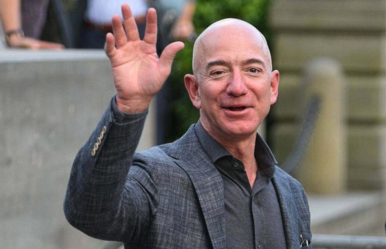 The Books that Made Jeff Bezos a Millionaire!