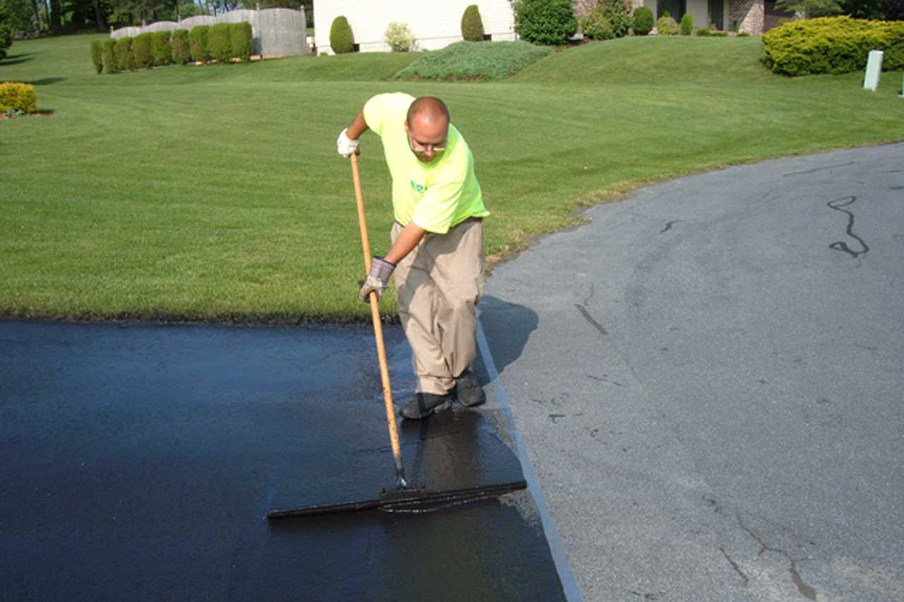 Asphalt Sealcoating