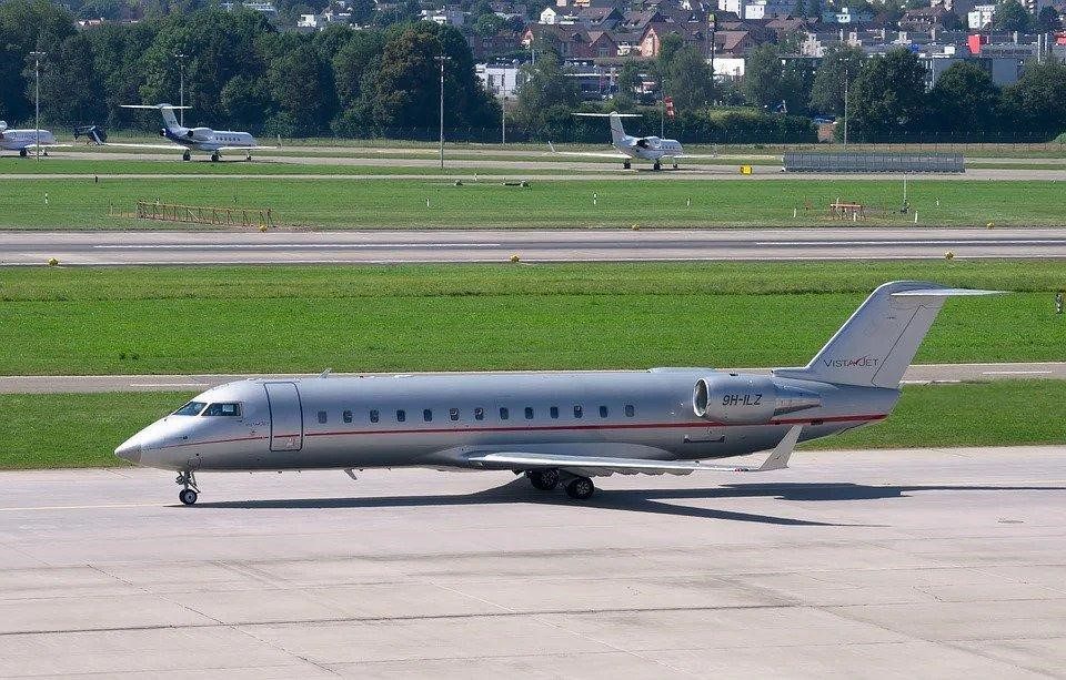 A Bombardier Challenger 850