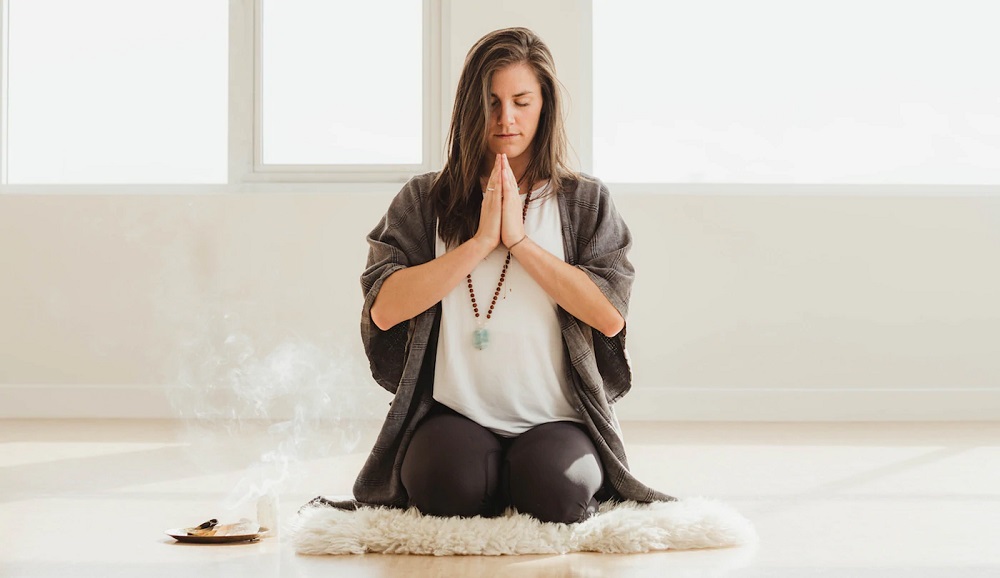 How to use palo santo for meditation