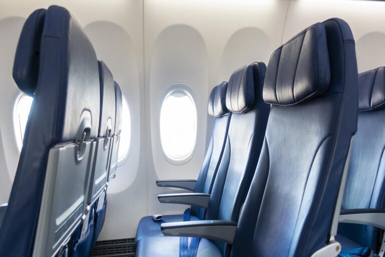 How to Get The Best Seat on The Plane for Free?