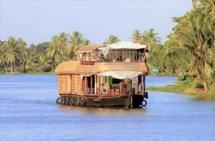 houseboat destinations in India