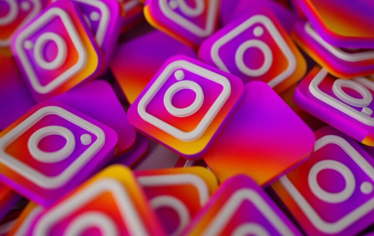 Emberify’s 7 Savvy Ways to Manage Multiple Instagram Accounts [2022]