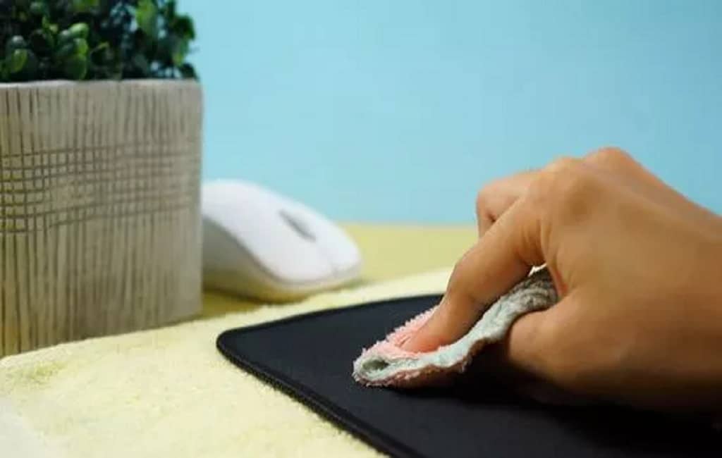 How to Clean a Mousepad