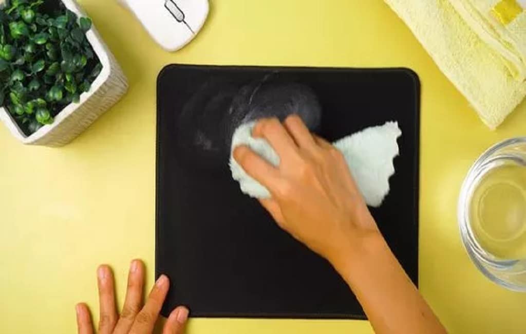 Top 7 Effective Ways to Clean a Mousepad [With Photos] Editorialge