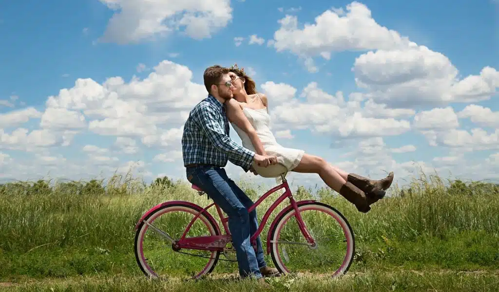 Modern Singles Looking for Relationships