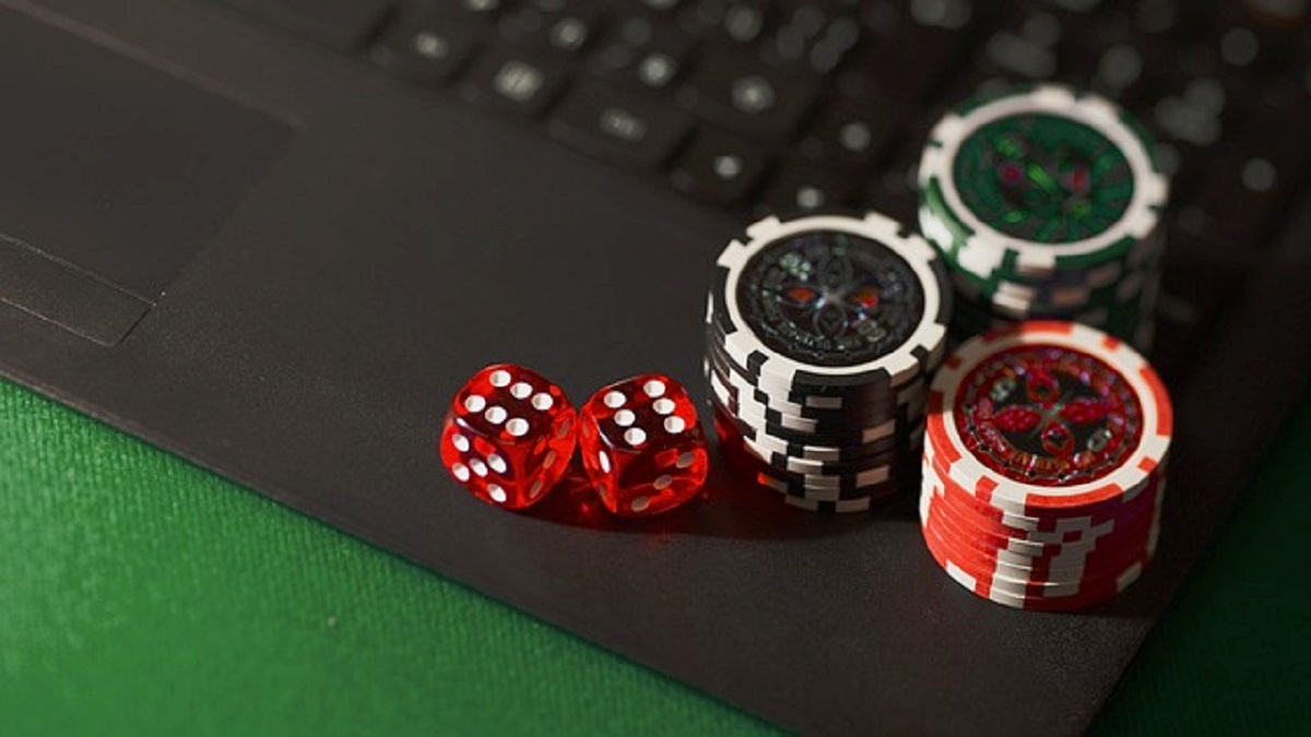 Slots Staple in Online Casinos