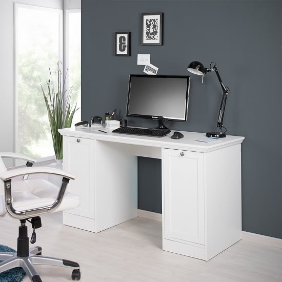 Advantages of a Modern Computer Desk for Gamers