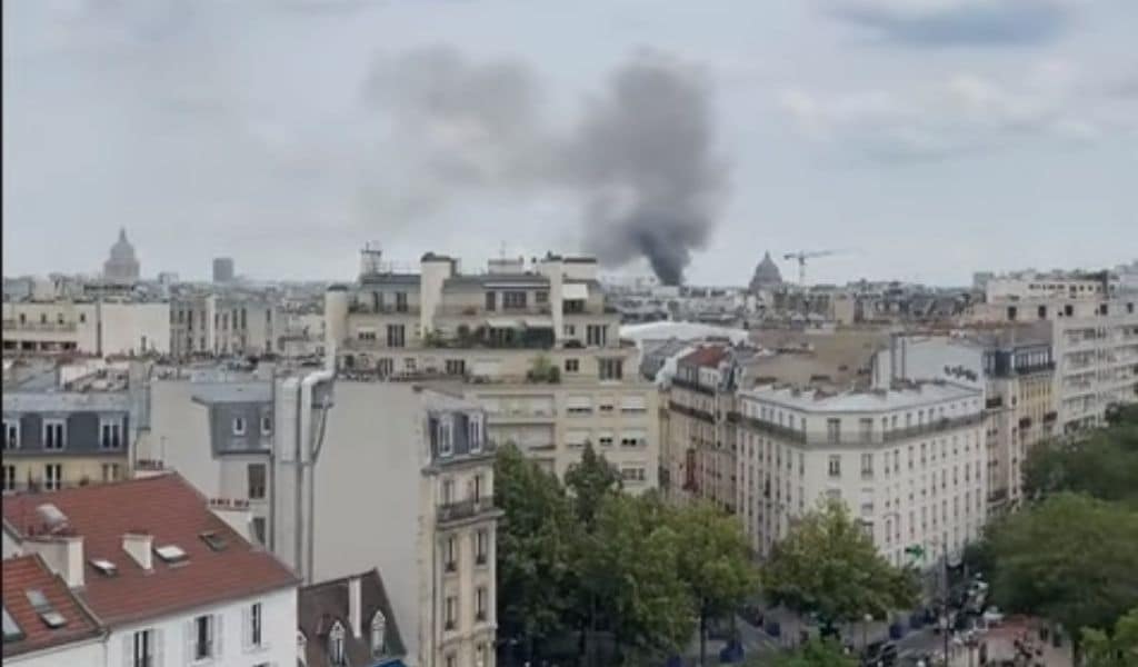 Gas explosion in central Paris