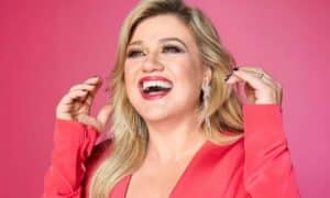 Kelly Clarkson Net Worth With Full Biography in 2025