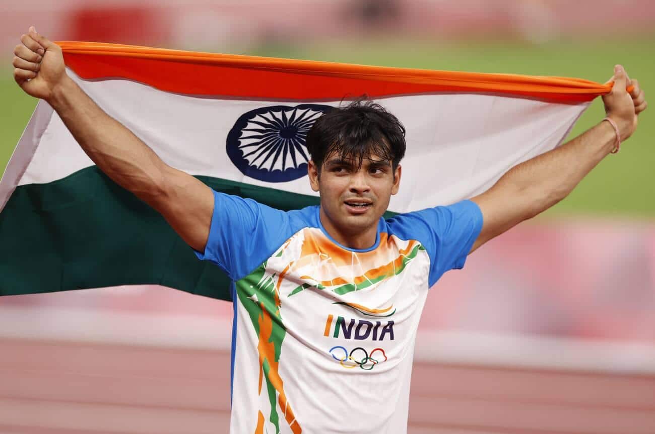 neeraj chopra with indian flag