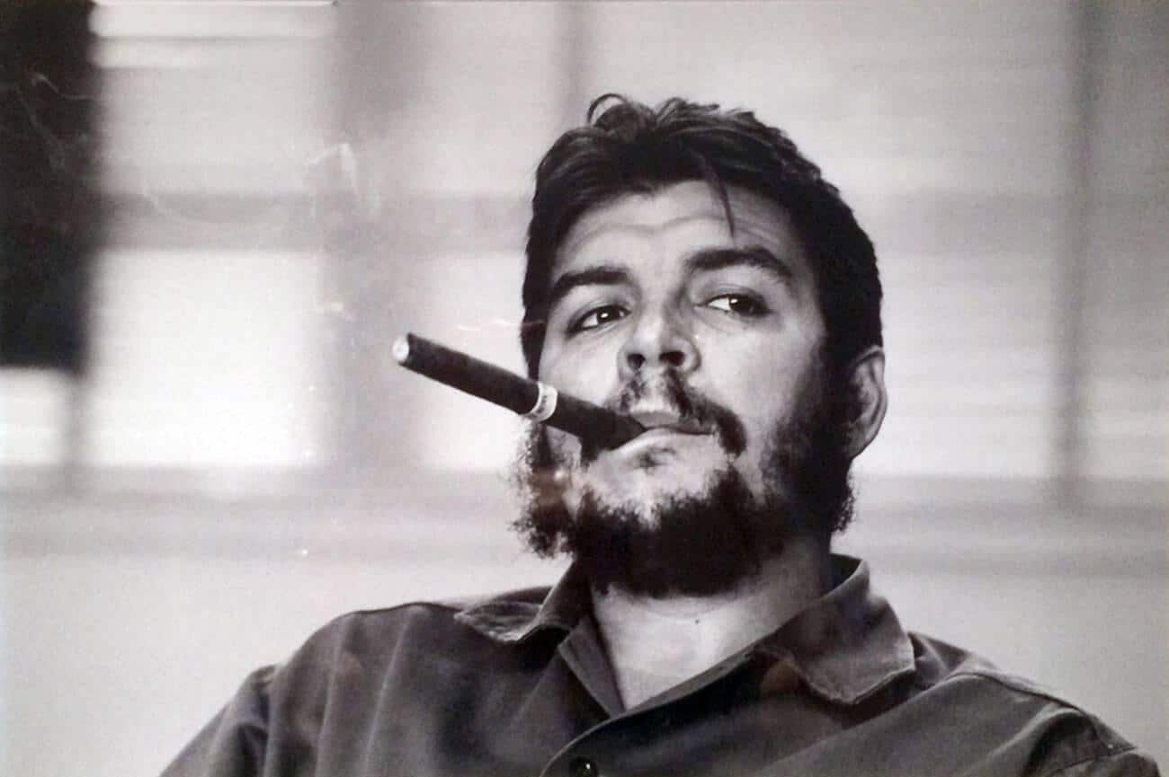 che guevara smoking cigar