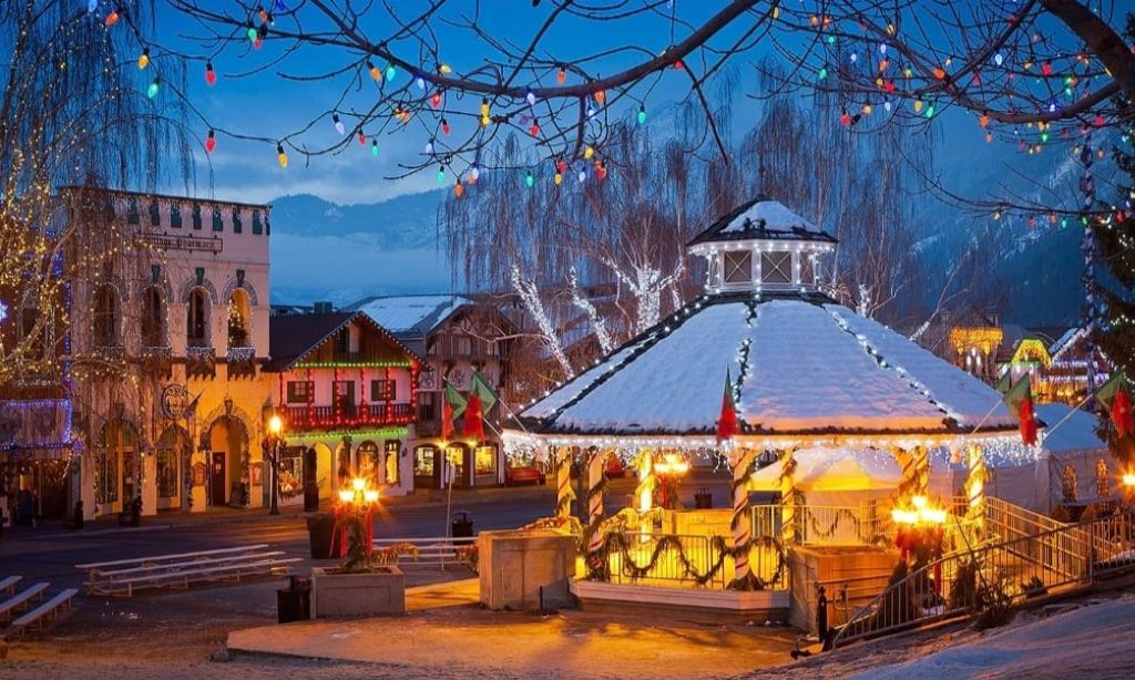 Best Christmas Cities in the USA 2023