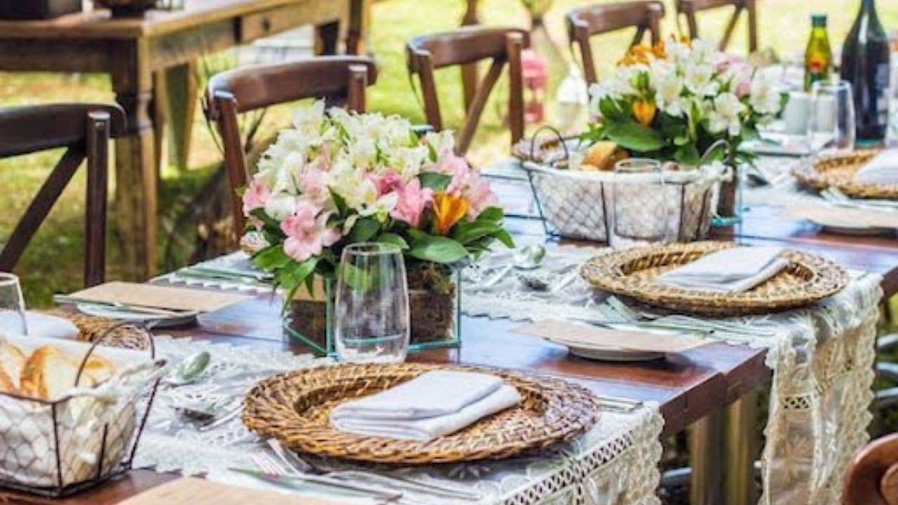 How Tablecloths Redefine Home Decor Style