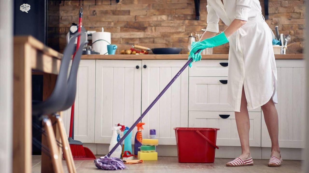 How to Clean the House Quickly