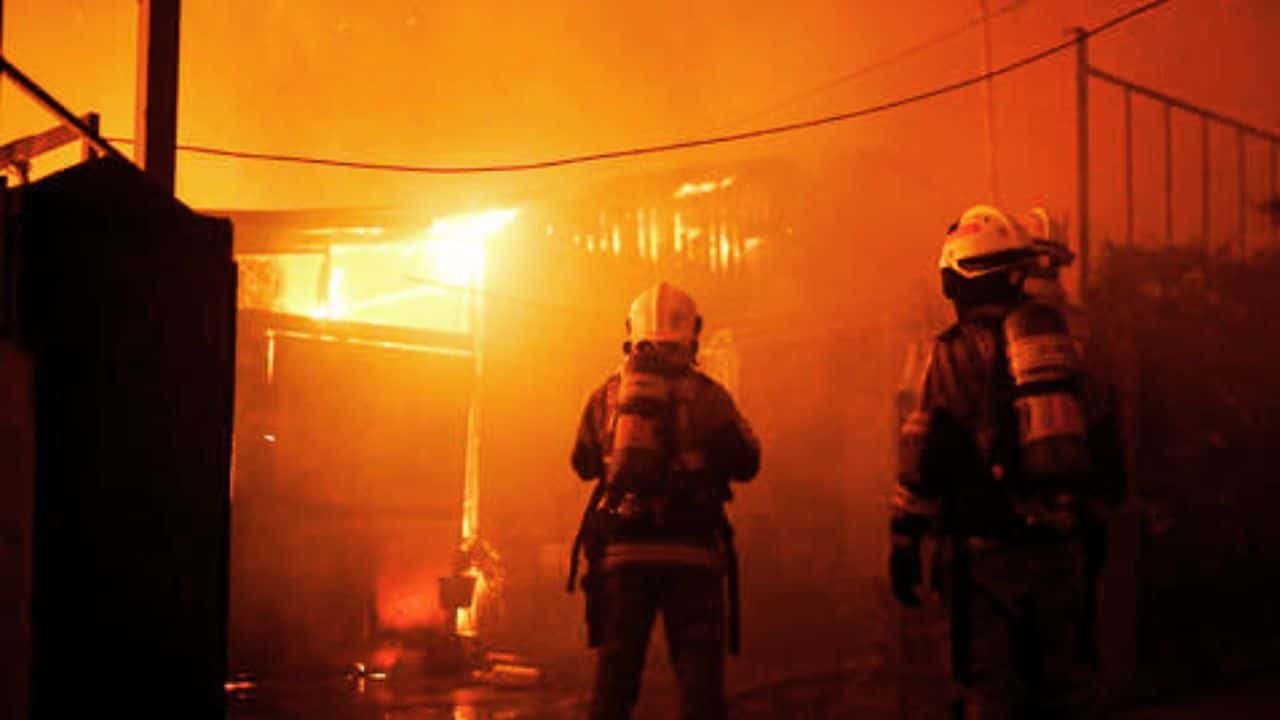 46 muertos mientras los incendios forestales arrasan y destruyen más de 1.100 hogares
