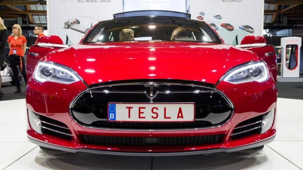 Tesla plans cheaper electric cars