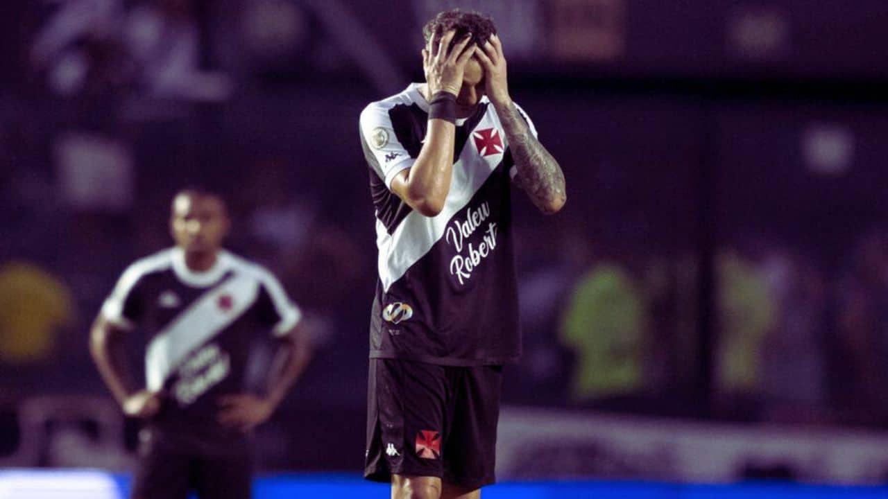 Vasco Supporters Cheer Criciúma Despite 4-Goal Loss