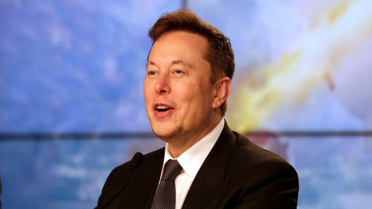 Elon Musk Arrives in Indonesia to Launch Starlink Internet Service