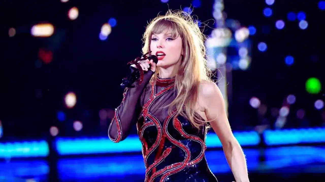 taylor swift praises dublin stadium staff mid song