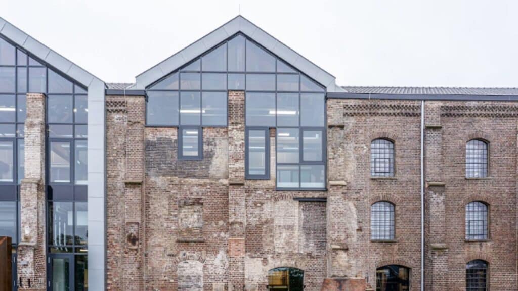 6 Ways Commercial Restoration Save Business