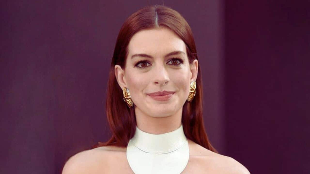 anne hathaway reacts to princess diaries 3 sequel