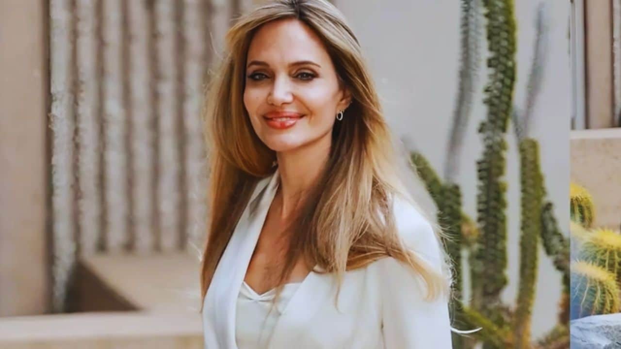 Angelina Jolie new red carpet look divorce with Brad Pitt