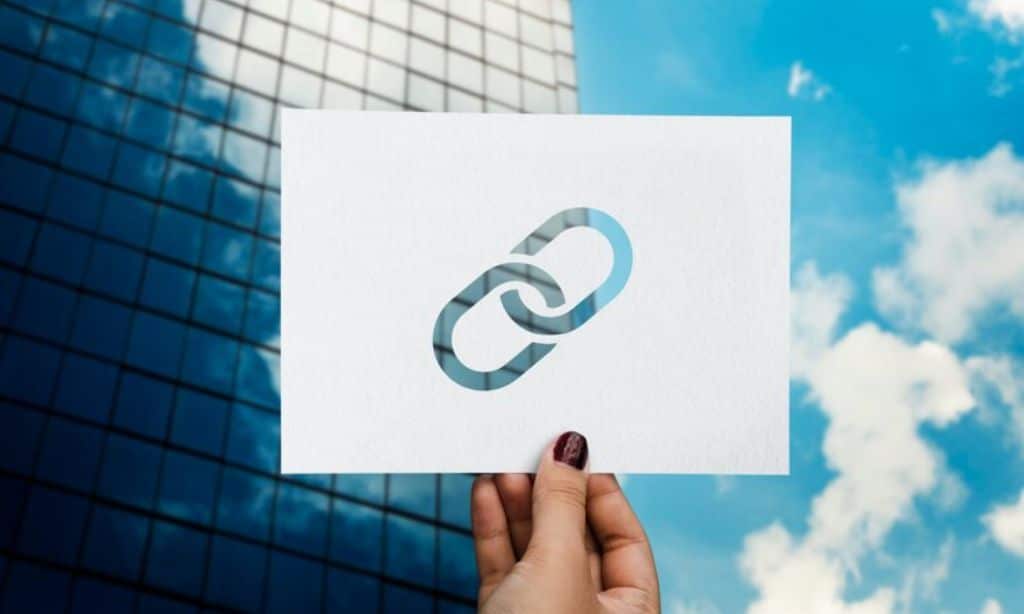 Chainlink (LINK) Bridging the Gap Between Smart Contracts and Real-World Data