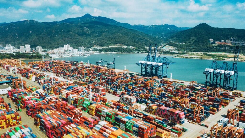 Trump Weighs 10% Tariff on Chinese Goods Starting February
