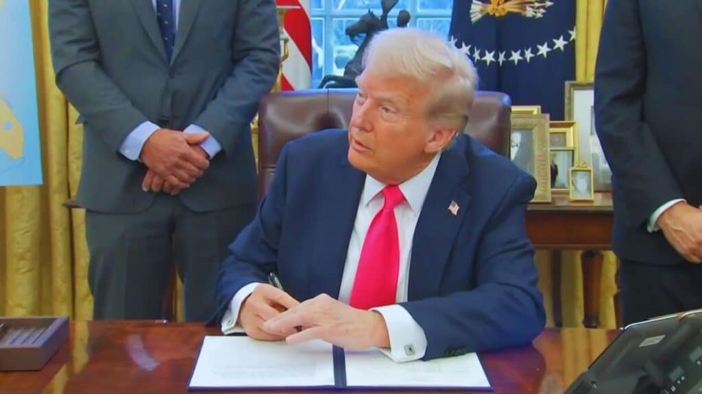 Trump Signs Executive Order Making English the Official US Language