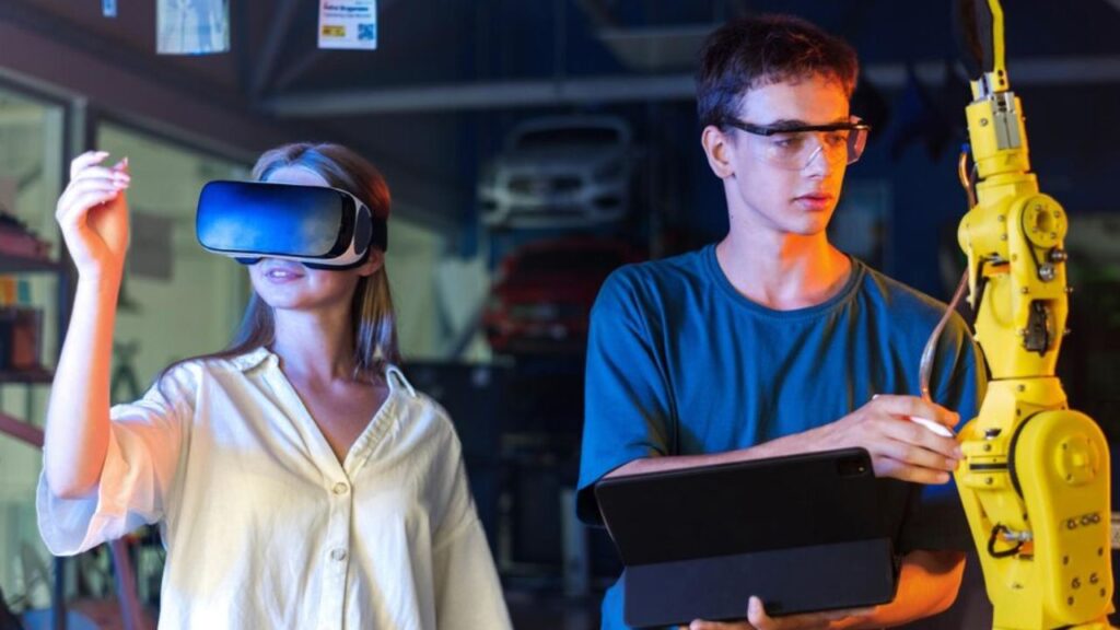 Role of Custom Virtual Reality in Industrial Training