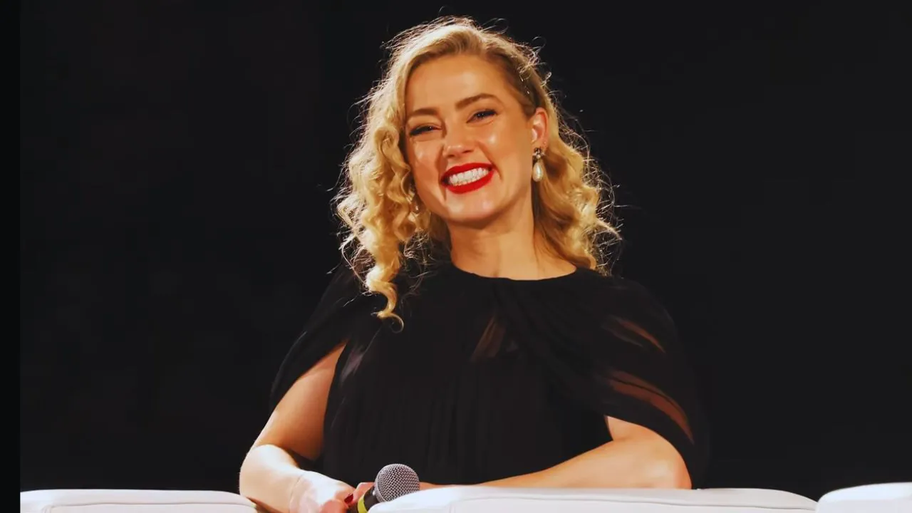 Amber Heard twins
