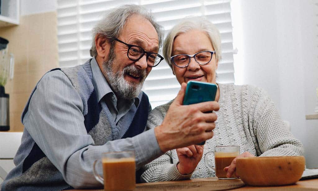 What to Look for in a Senior-Friendly Smartphone