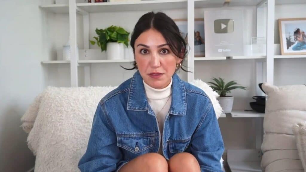 where does kat stickler live