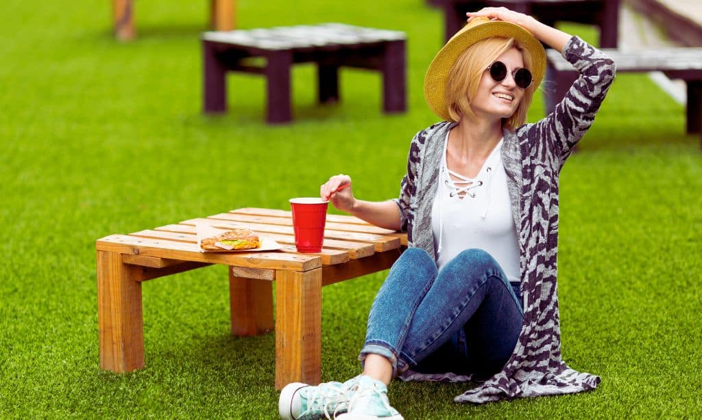 What are the versatile uses of artificial grass in different spaces