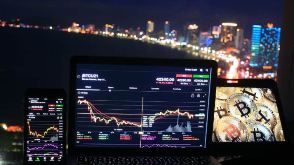 crypto vs stocks market correlation