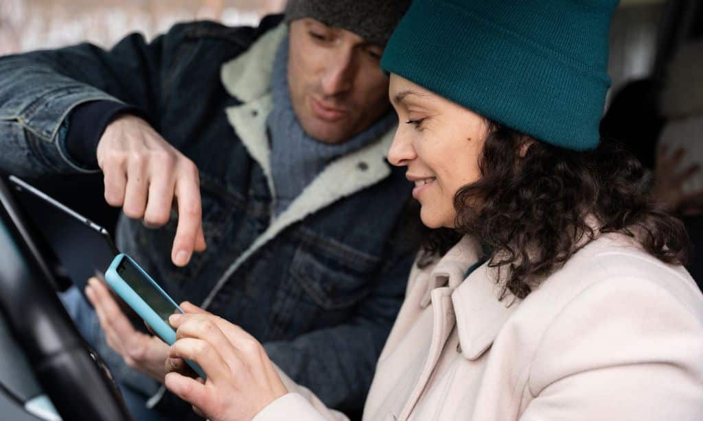 How do on-demand crowdshipping apps change delivery services