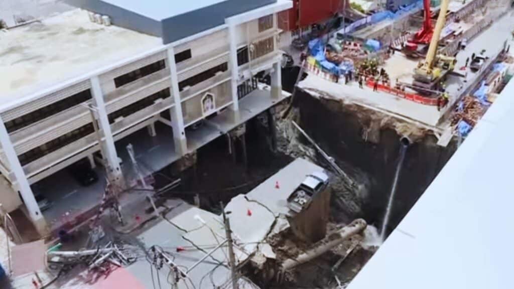 Bangkok Hospital Sinkhole 50m Crater Opens Near Vajira Facility