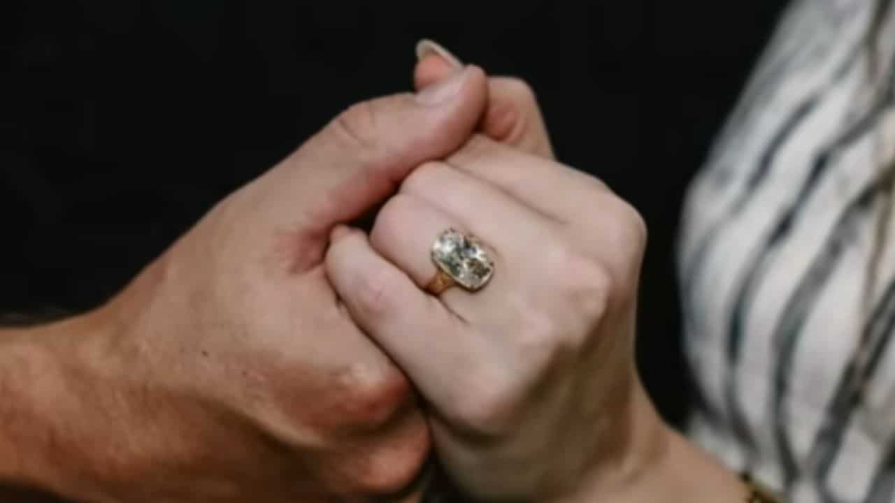Taylor Swift engagement ring
