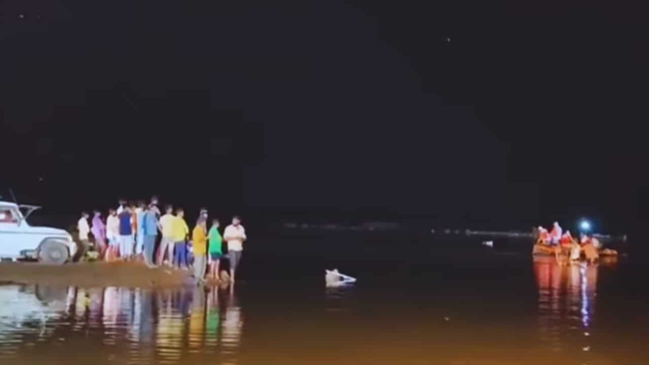 Madhya Pradesh Durga Puja Immersion Mishap 14 Dead in Tragedy