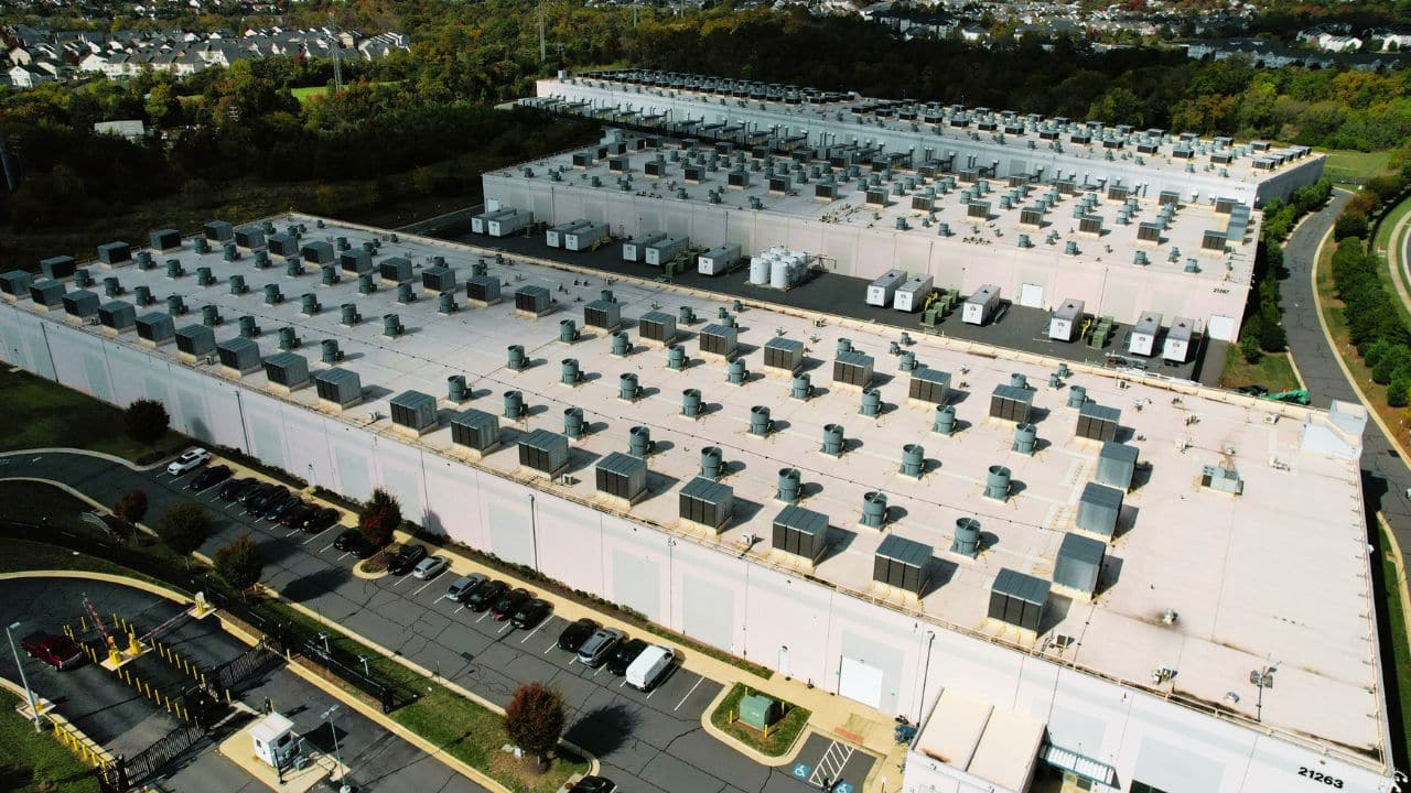 Big Tech Issues Record Bonds to Boost AI Investments