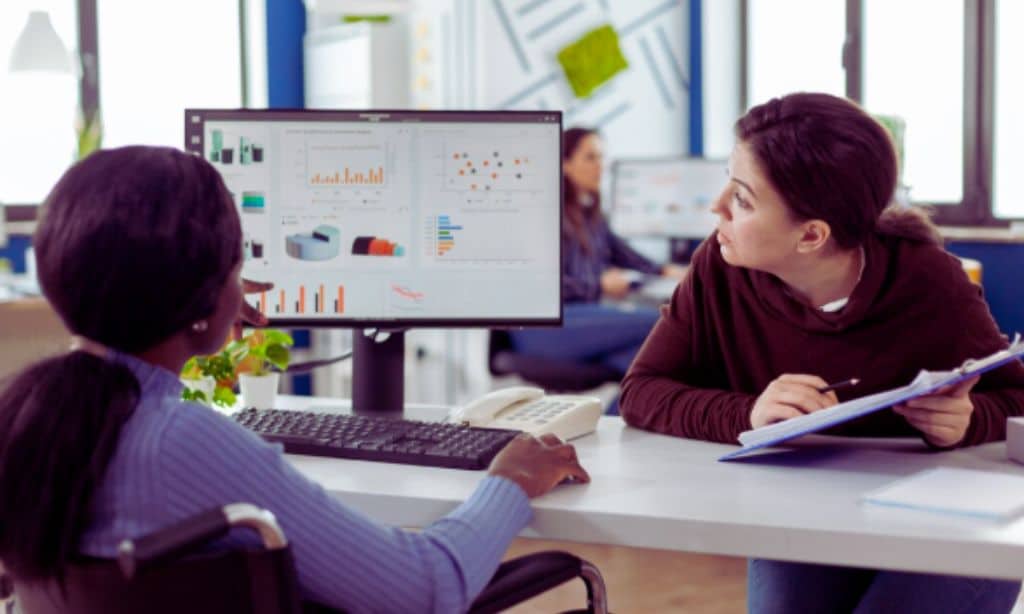 How does Insightly combine CRM with project management