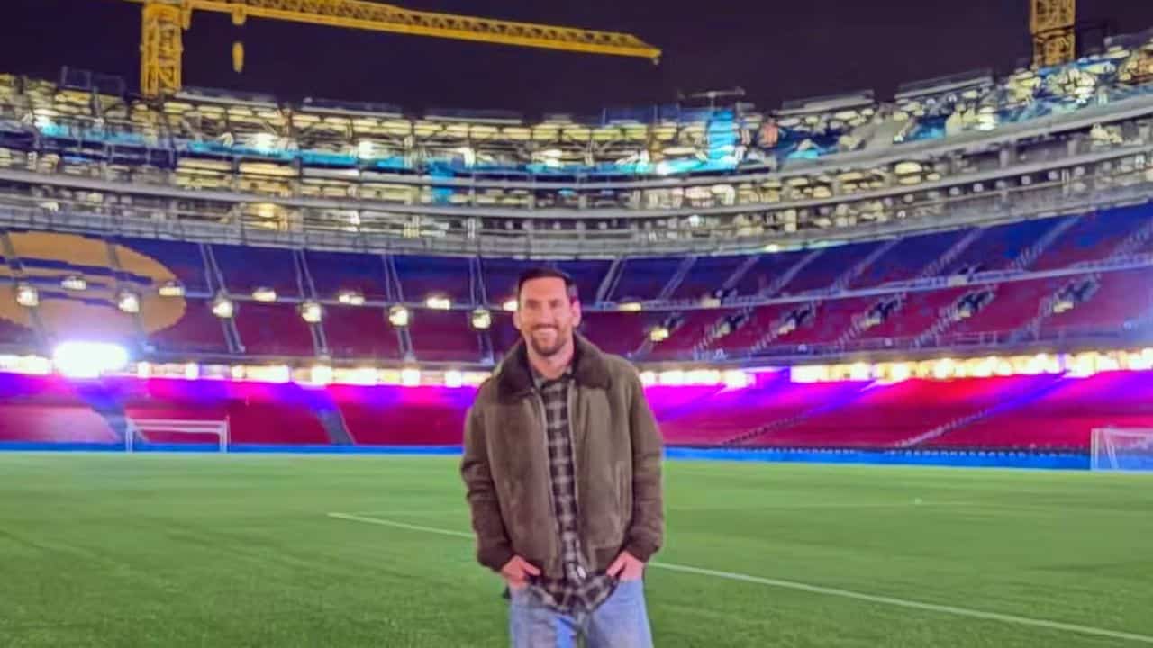 Lionel Messi Camp Nou Visit