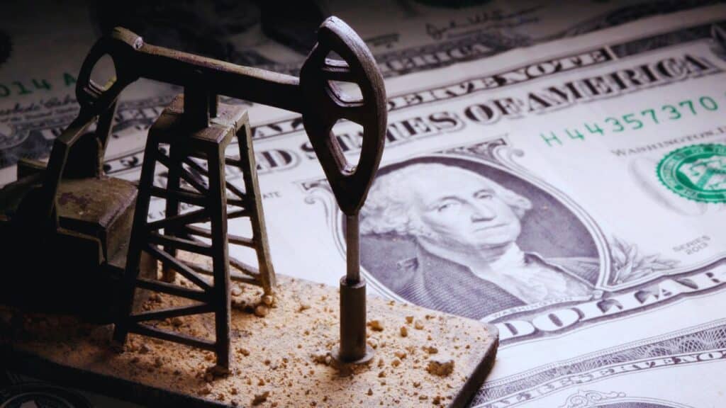 Oil prices edge lower