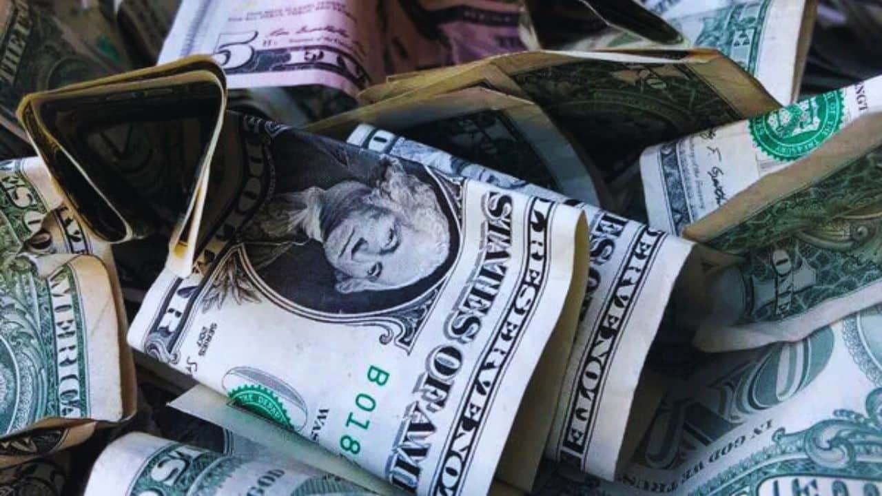 Dollar global reserve share