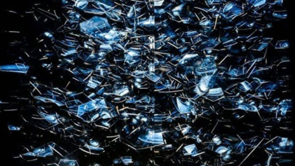 universal law for how objects shatter