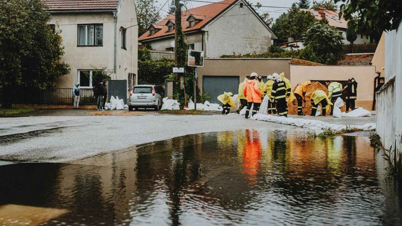Modern Flood Defenses vs Sandbags Boxwall ROI