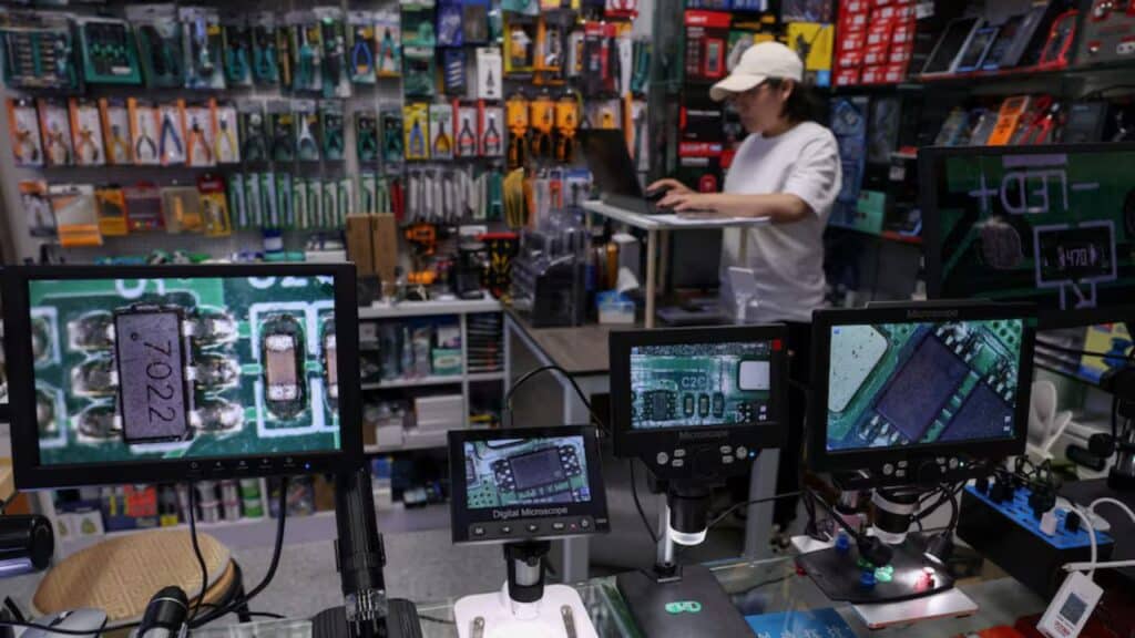 Memory Chip Prices Surge AI Demand Strains Supply